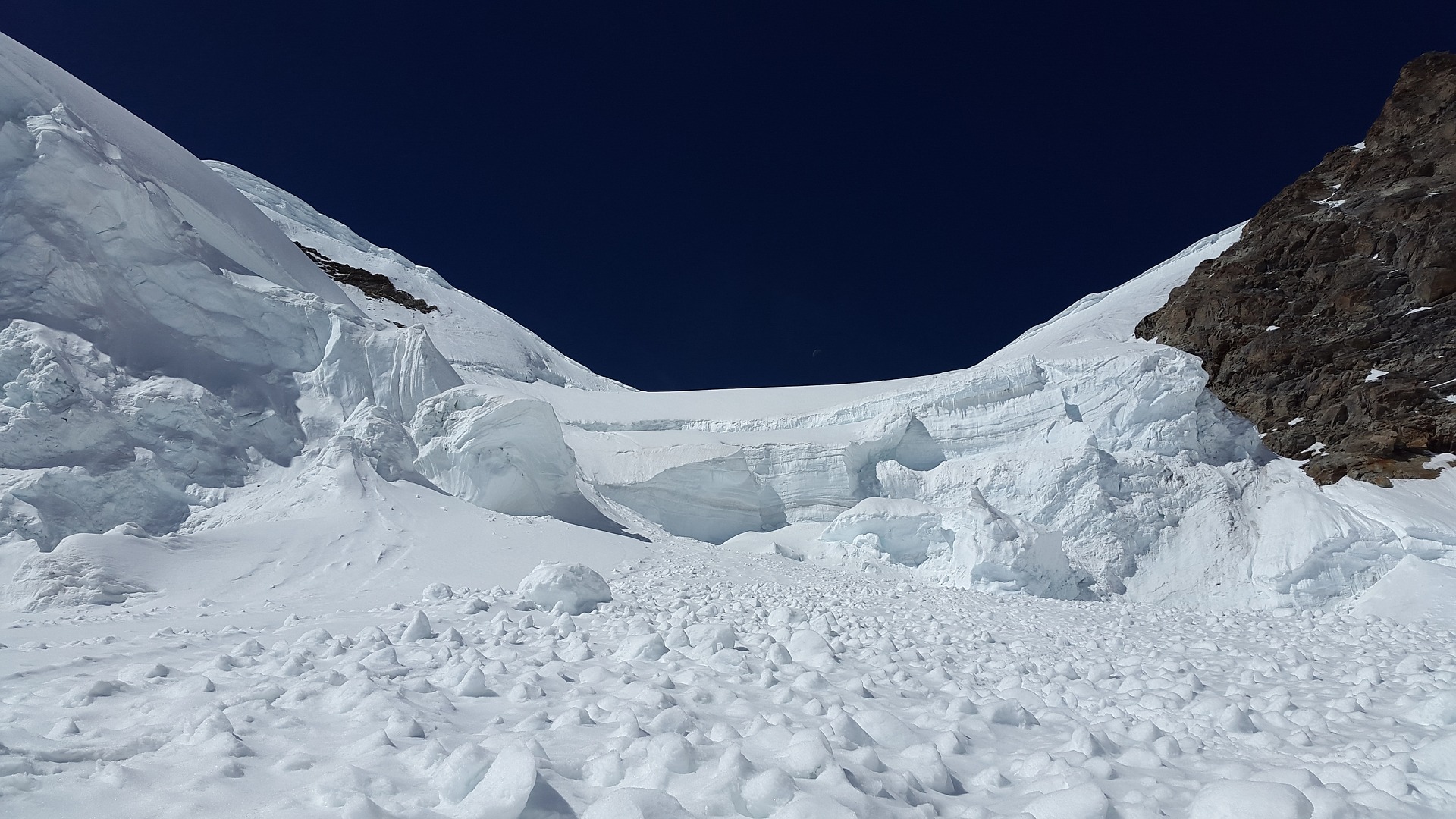 avalanche-2518679_1920